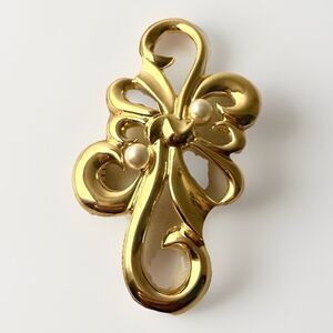 Vintage Gold Tone Pearl Scrolled Brooch Pin - Mint Condition NWOT